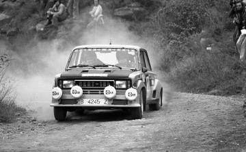 Antonio Zanini-Juan Petisco (Seat 124-2100 grupo 5). Rallye 2000 Virajes 1977 (Foto: JAS-José Luis Cortijos)